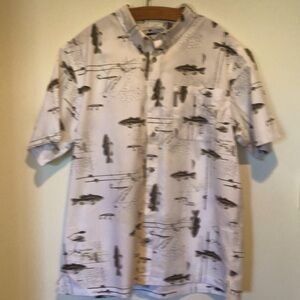 Columbia sports wear short sleeve shirt. Size men’s large.